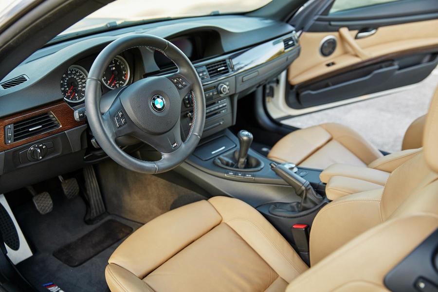 Торпедо BMW M3 Coupe (E92) 2008 года  (фото 40 из 83)